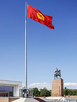 Bandiera kirghiza in piazza Ala-Too a Bishkek